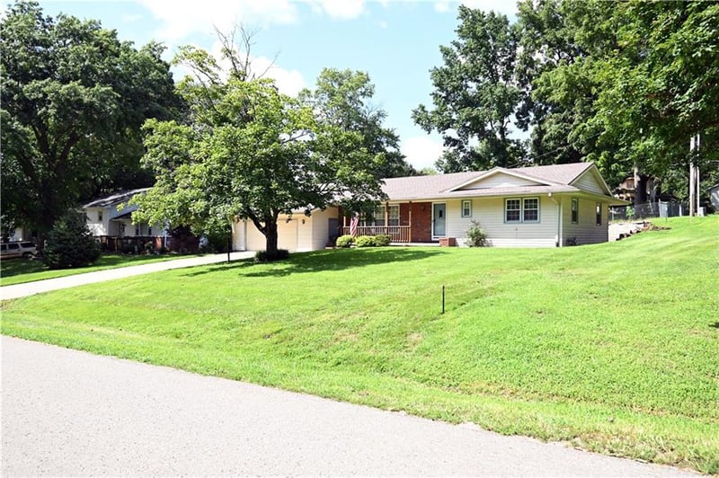 1203 W Price Ave, Savannah, MO 64485