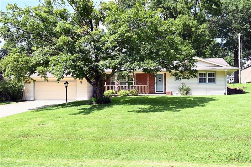 1203 W Price Ave, Savannah, MO 64485