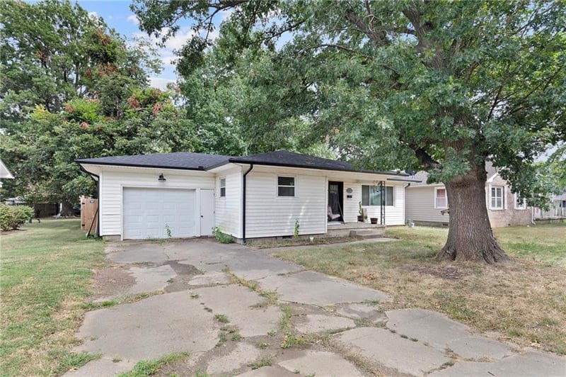 210 Goode Ave, Columbus, KS 66725
