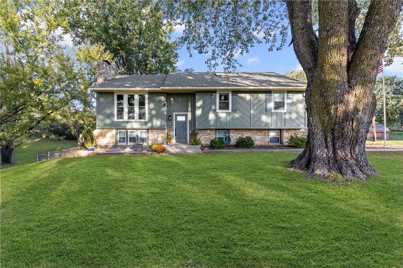 4933 N 123rd St, Kansas City, KS 66109