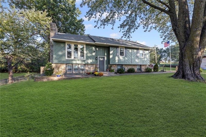 4933 N 123rd St, Kansas City, KS 66109