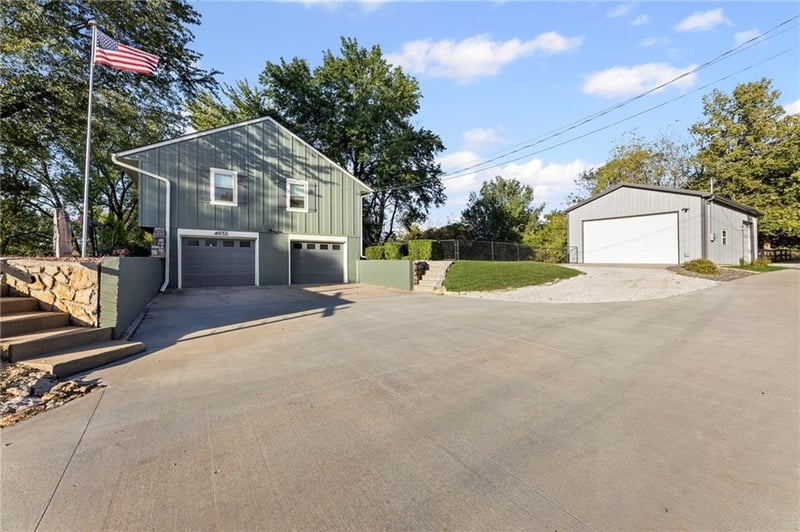 4933 N 123rd St, Kansas City, KS 66109