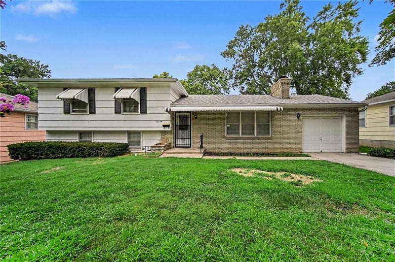 11214 E 53rd Ter, Raytown, MO 64133