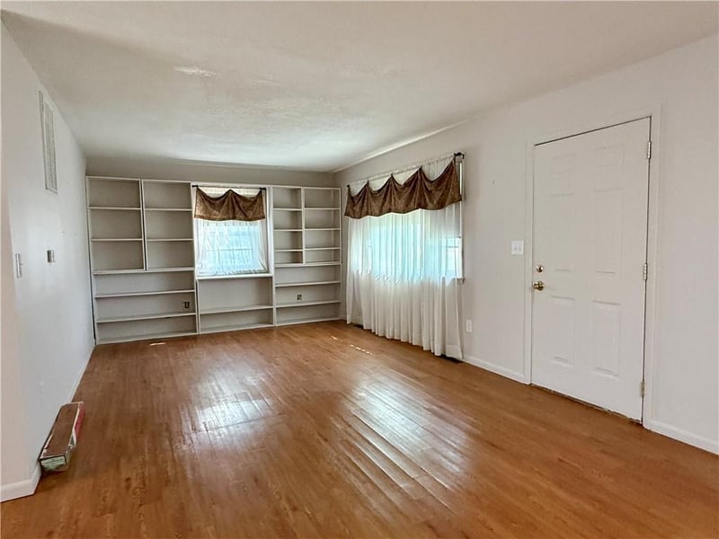 811 Jarboe St, Burlington, KS 66839
