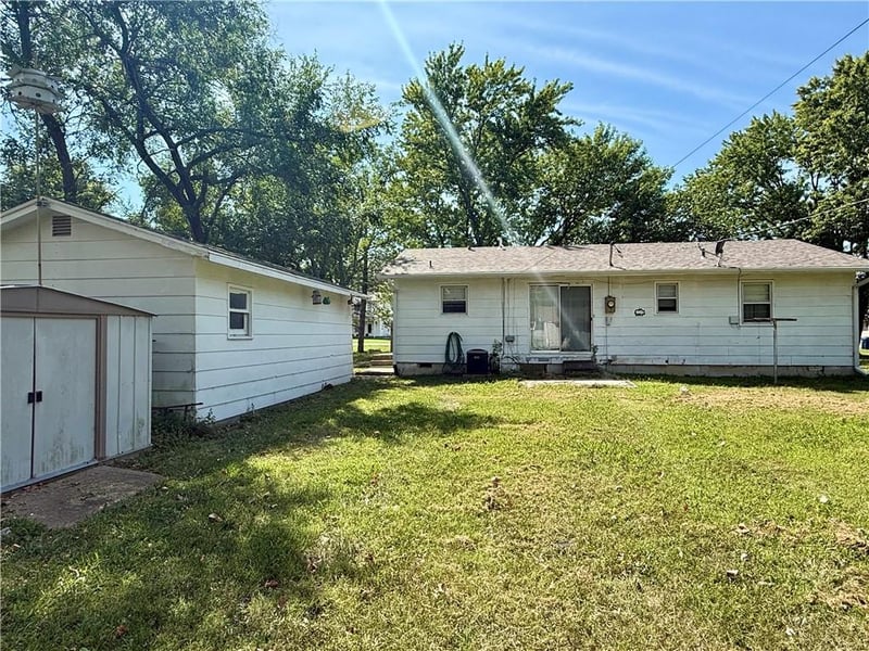 811 Jarboe St, Burlington, KS 66839