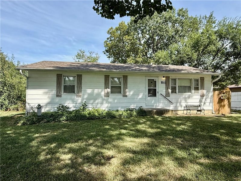 811 Jarboe St, Burlington, KS 66839