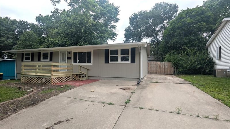 8602 E 91st Ter, Kansas City, MO 64138