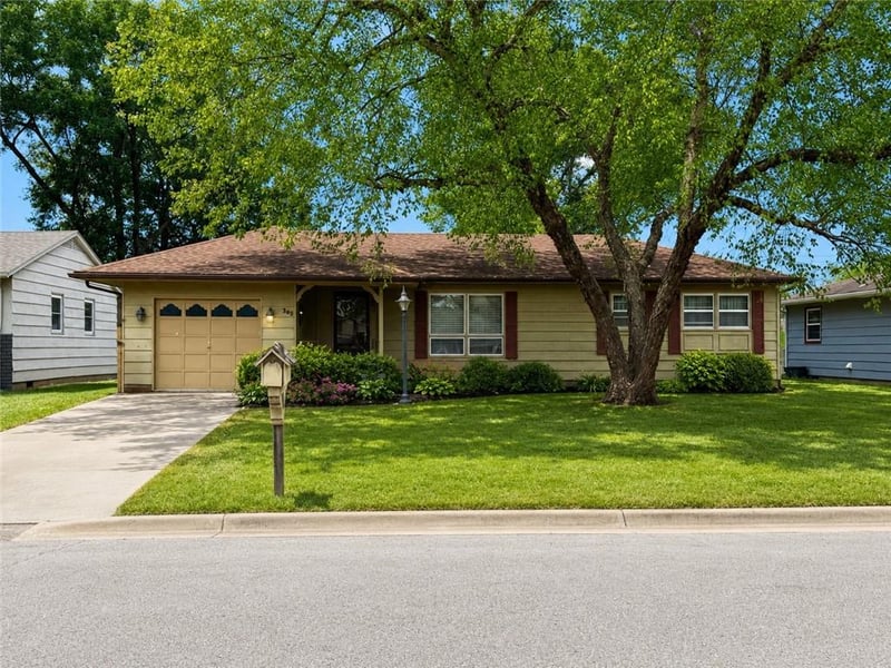 305 N Ohio St, Coffeyville, KS 67337