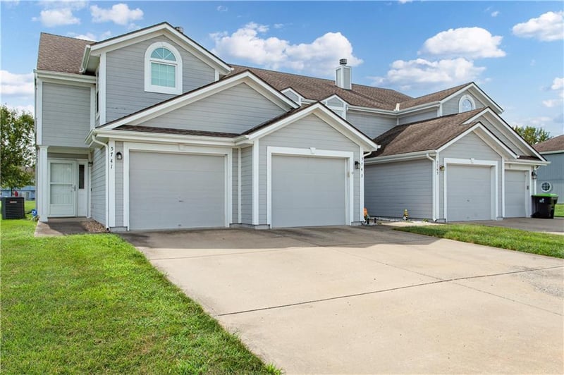 5743 NW Plantation Ln #197-B, Lee's Summit, MO 64064