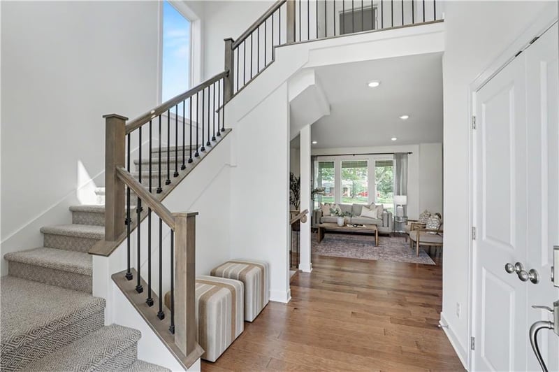 913 NE Ravenwood Ter, Lee's Summit, MO 64086