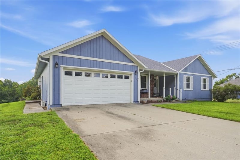 1002 Wright St, Pleasant Hill, MO 64080