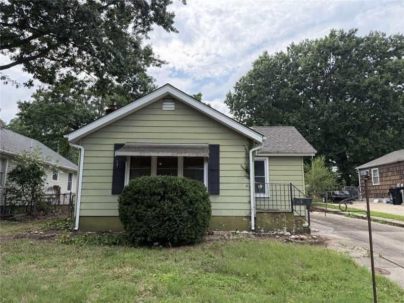 810 S Raymond St, Independence, MO 64050