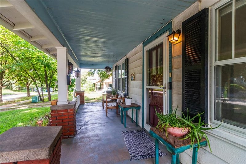 1116 W Maple Ave, Independence, MO 64050