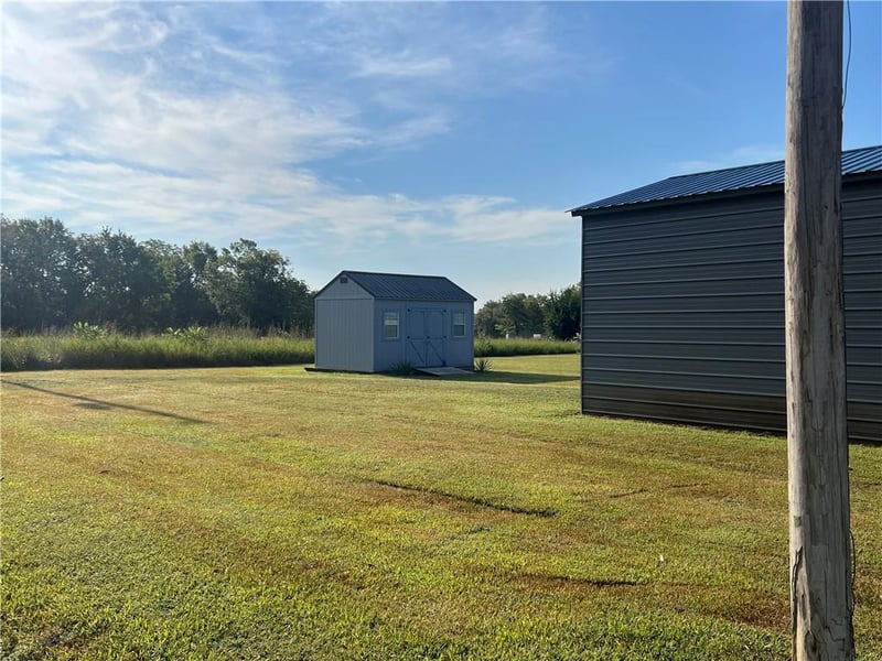 2 S Eagle Ln, Mound City, KS 66056