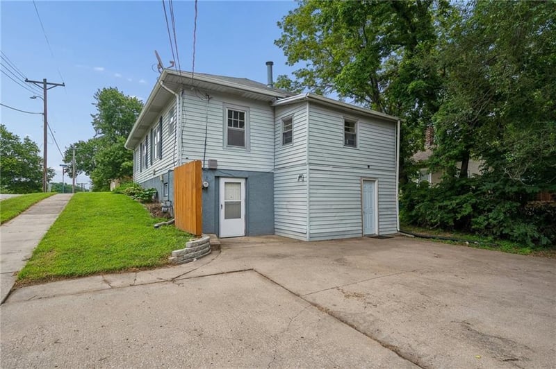 138 High St, Liberty, MO 64068