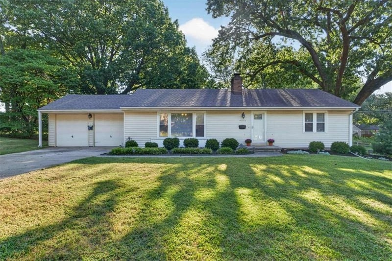 8413 Russell St, Overland Park, KS 66212