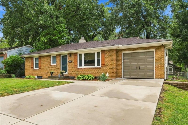 4823 W 62nd St, Mission, KS 66205