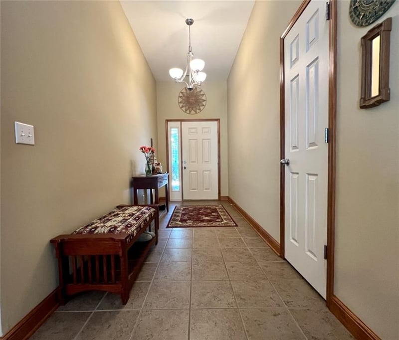 3807 Hunters Hill Dr, Lawrence, KS 66049