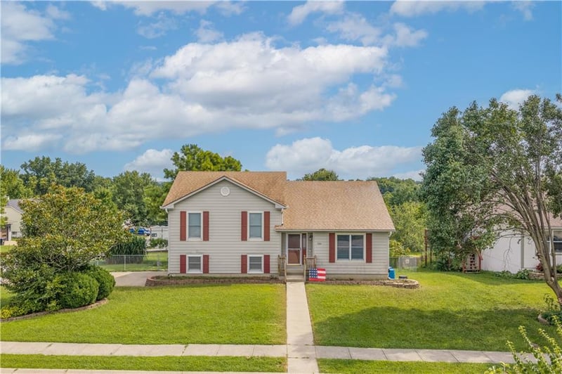 1720 Sunrise Dr, Warrensburg, MO 64093