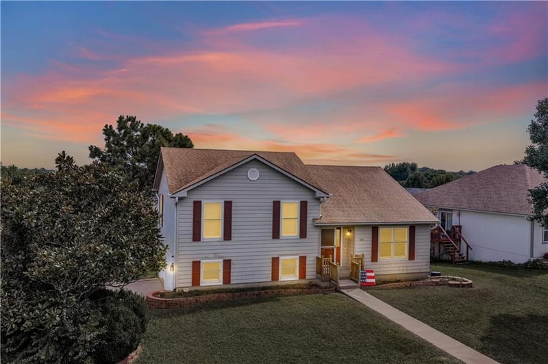 1720 Sunrise Dr, Warrensburg, MO 64093