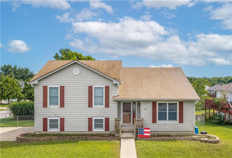 1720 Sunrise Dr, Warrensburg, MO 64093
