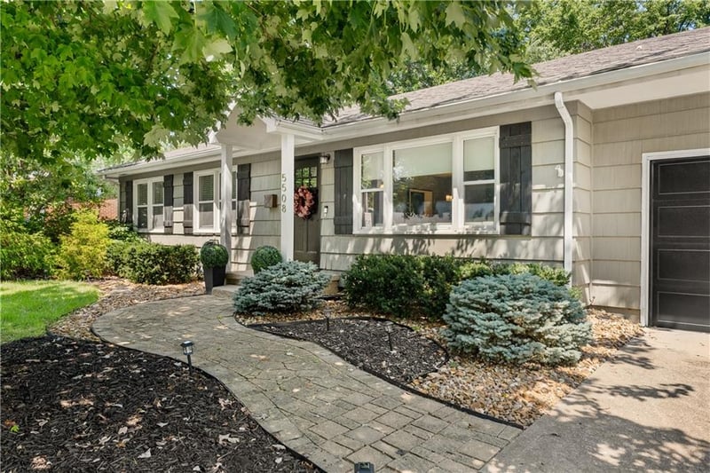 5508 W 71st St, Prairie Village, KS 66208