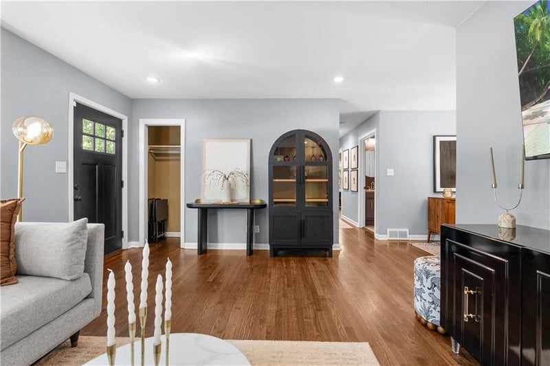 5508 W 71st St, Prairie Village, KS 66208