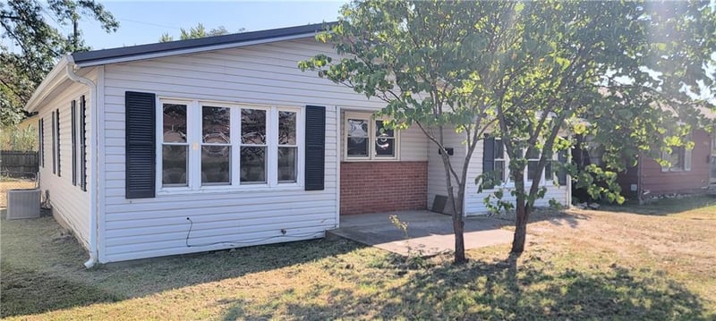 1019 Cherokee St, Humboldt, KS 66748