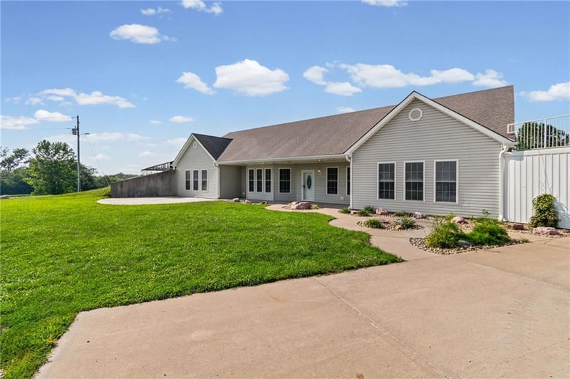 1330 270th St, Lathrop, MO 64465