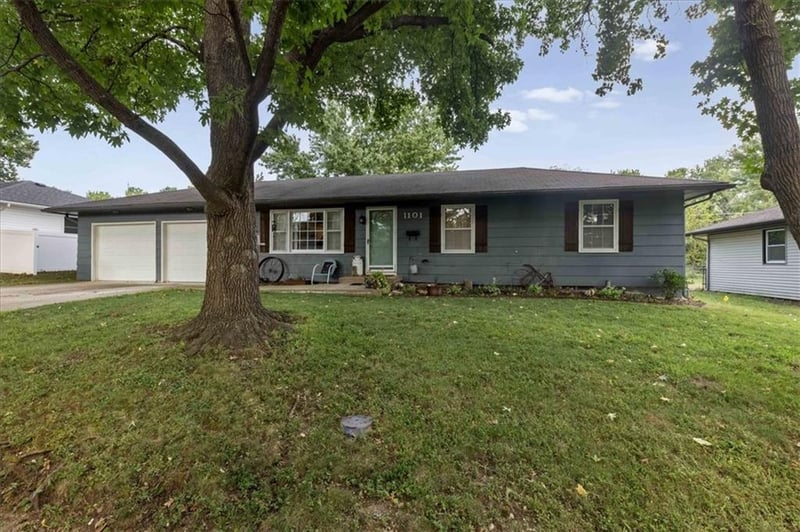 1101 S Highland Dr, Harrisonville, MO 64701