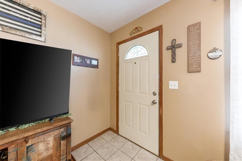 1101 S Highland Dr, Harrisonville, MO 64701