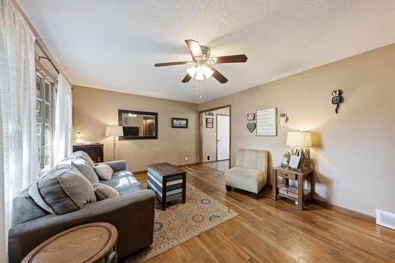 1101 S Highland Dr, Harrisonville, MO 64701