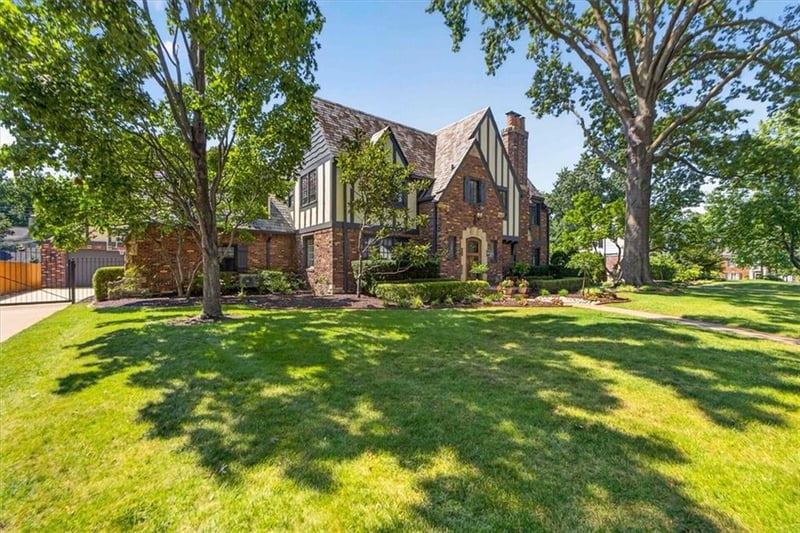 845 W 52nd Ter, Kansas City, MO 64112