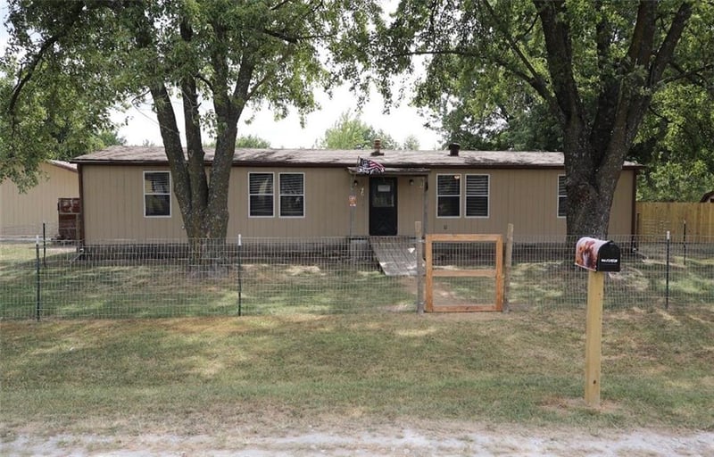 186 SE 19th Ln, Lamar, MO 64759