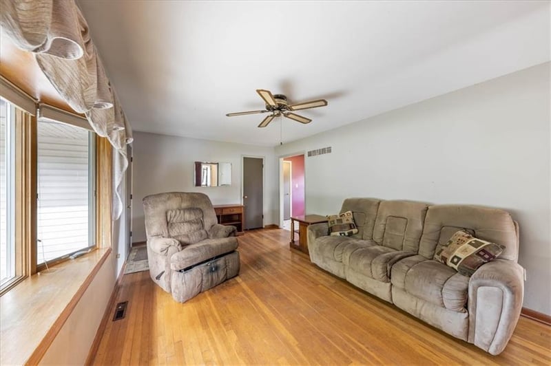 321 Kaw Ave, Garnett, KS 66032