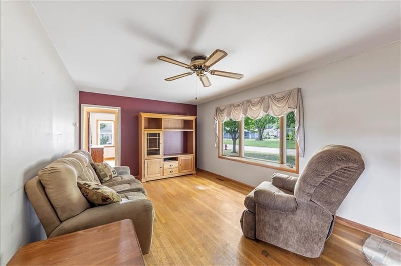 321 Kaw Ave, Garnett, KS 66032
