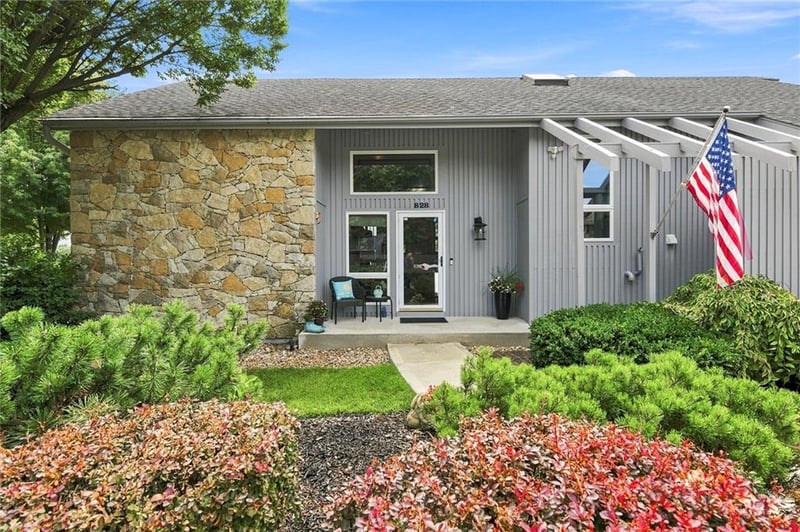 828 SW Lighthouse Point, Lee's Summit, MO 64082