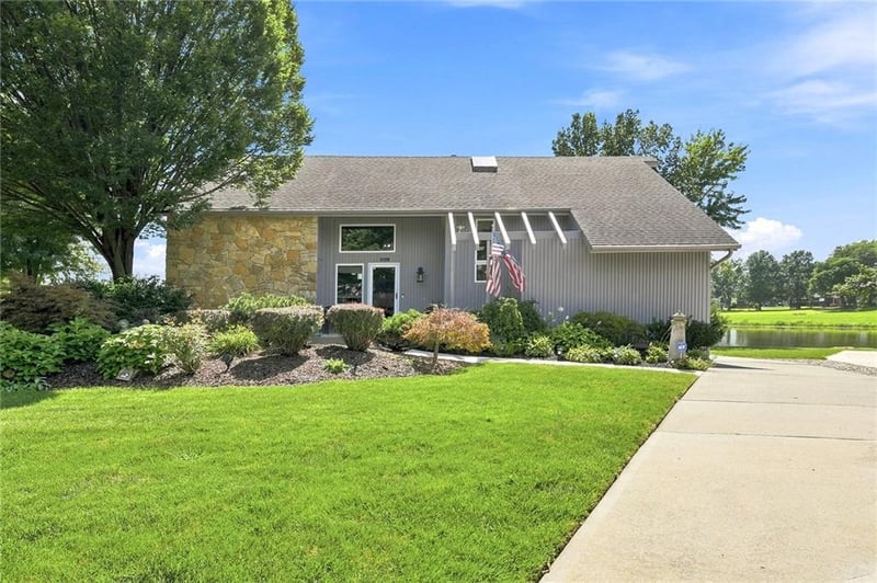 828 SW Lighthouse Point, Lee's Summit, MO 64082