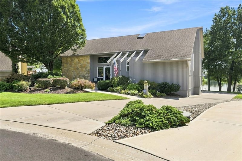828 SW Lighthouse Point, Lee's Summit, MO 64082