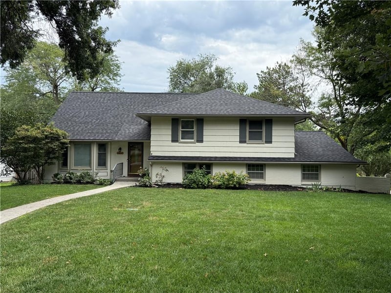 7419 Booth St, Prairie Village, KS 66208