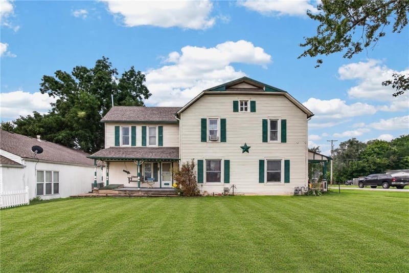 325 W Broadway St, Peculiar, MO 64078