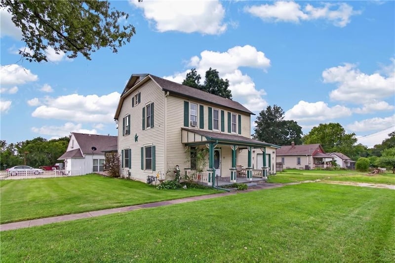 325 W Broadway St, Peculiar, MO 64078