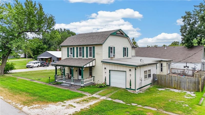 325 W Broadway St, Peculiar, MO 64078