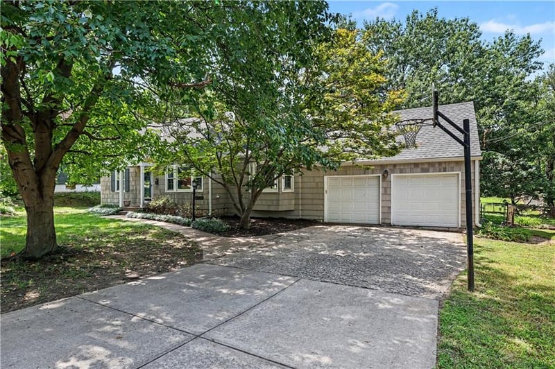 6720 Floyd St, Overland Park, KS 66204