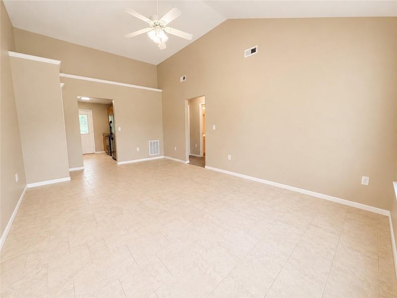 610 B W Market St, Warrensburg, MO 64093