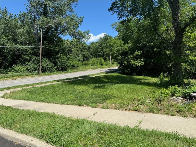 2327 Woodland Ave, Kansas City, MO 64108
