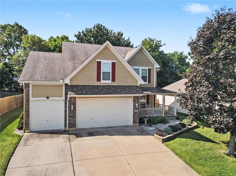 508 NE Hans Dr, Blue Springs, MO 64014