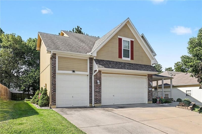 508 NE Hans Dr, Blue Springs, MO 64014