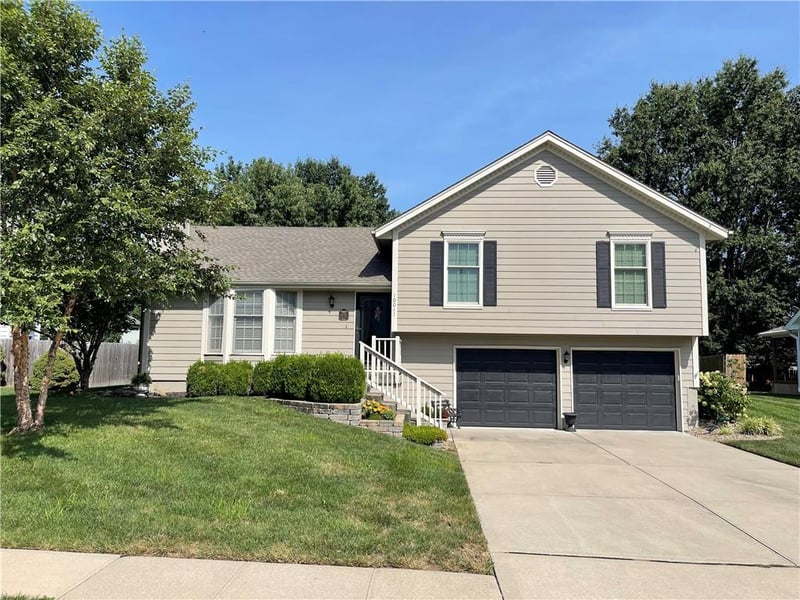 10011 N Highland Ter, Kansas City, MO 64155