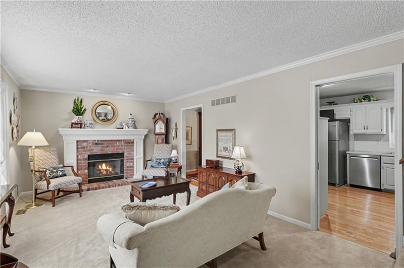 10011 N Highland Ter, Kansas City, MO 64155